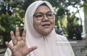 Ketua Puteri Bahagian Seputeh, Nurul Hazwani Haslan bercakap kepada media pada sesi ramah mesra bersama Sayap-Sayap Wanita, Pemuda Dan Puteri UMNO di kediamannya di Langgak Golf, Kuala Lumpur. foto AFFAN FAUZI, 28 JUN 2018