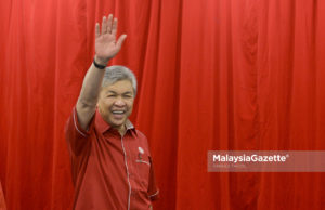 Datuk Seri Ahmad Zahid Hamidi dipilih sebagai Presiden UMNO ketujuh dalam pemilihan parti itu yang berlangsung hari ini.