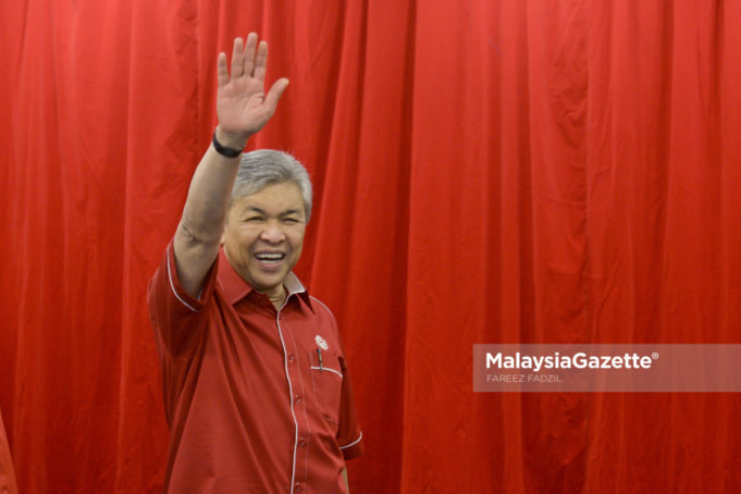 Datuk Seri Ahmad Zahid Hamidi dipilih sebagai Presiden UMNO ketujuh dalam pemilihan parti itu yang berlangsung hari ini.