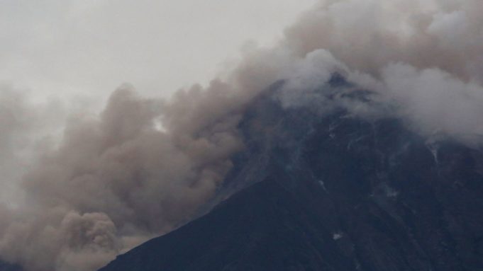 Gunung berapi Fuego.