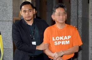 Salahguna kuasa, CEO GLC bebas Seorang ketua pegawai eksekutif syarikat berkaitan kerajaan (GLC) yang direman bagi membantu siasatan kes salahguna kuasa membabitkan beberapa projek pembinaan di sini bernilai RM300 juta, dibebaskan Mahkamah Majistret Putrajaya, hari ini.