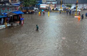 Mumbai lumpuh akibat hujan lebat