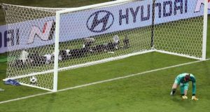 David de gea gagal menampan kemas tendangan Cristiano Ronaldo menyebabkan dia dikritik hebat.