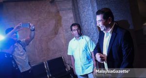 Naib Presiden Parti Keadilan Rakyat (PKR), Rafizi Ramli hari ini dikenakan bon berkelakuan baik selama dua tahun dengan cagaran RM10,000.