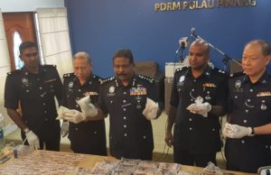 Ketua Polis Pulau Pinang, Datuk A. Thaiveegan berkata, dalam serbuan di tiga lokasi berasingan itu, polis merampas dadah jenis heroin sebanyak 18.62 kilogram (kg); ketamin (52.7 gram); 200 biji pil ektasi dan 2,400 biji pil eramin 5.