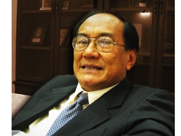 tun zaki azmi Bekas Ketua Hakim Negara Tun Zaki Azmi mahu Peraturan-Peraturan Pegawai Awam (Kelakuan dan Tatatertib) 1993 dipinda bagi memperketatkan peraturan berhubung pembabitan penjawat awam dan kakitangan badan berkanun dan syarikat berkaitan kerajaan (GLC) dalam politik.