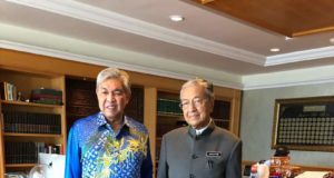 Ahmad Zahid mengunjungi Tun Dr Mahathir di pejabatnya di Putrajaya.