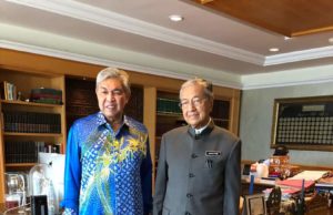 Ahmad Zahid mengunjungi Tun Dr Mahathir di pejabatnya di Putrajaya.