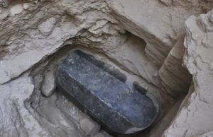 Keranda batu purba yang ditemui di Iskandariah, Mesir.