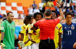 Pemain Colombia dilayangkan kad merah selepas tiga minit permainan bermula.