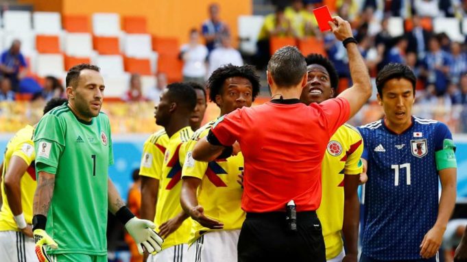 Pemain Colombia dilayangkan kad merah selepas tiga minit permainan bermula.
