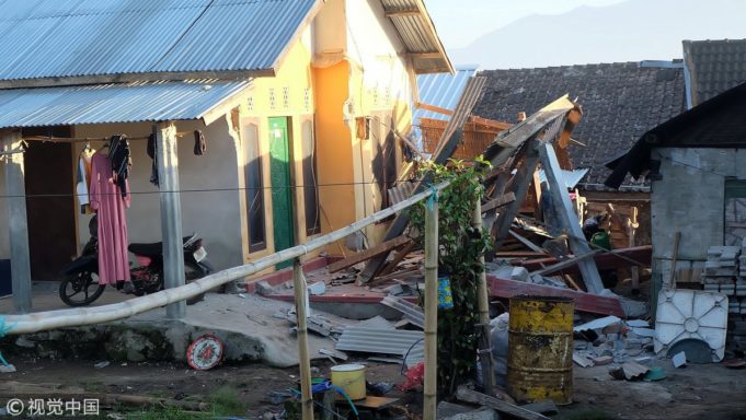 Gegaran di Mataram dirasai selama 10 minit menyebabkan penduduknya lari menyelamatkan diri menuju ke jalan raya dan kawasan lapang.