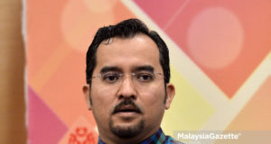 Ketua Pergerakan Pemuda UMNO, Datuk Asyraf Wajdi Dasuki hadir pada sidang media mengenai pengenalan kepimpinan tertinggi UMNO yang baharu di Menara Dato' Onn, Pusat Dagangan Dunia Putra, Kuala Lumpur. foto: IQBAL BASRI, 01 JULAI 2018.