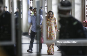 Isteri bekas Perdana Menteri, Datin Seri Rosmah Mansor turut hadir bagi mendengar pertuduhan suaminya, Datuk Seri Najib Tun Razak berkenaan kes SRC International Sdn Bhd di Mahkamah Tinggi Jenayah, Kompleks Mahkamah Kuala Lumpur. foto SYAFIQ AMBAK, 04 JULAI 2018