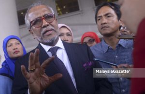 Peguambela kepada bekas Perdana Menteri, Datuk Seri Najib Tun Razak, Tan Sri Muhammad Shafee Abdullah bercakap kepada media behubung pertuduhan kes SRC International Sdn Bhd di Mahkamah Tinggi Jenayah, Kompleks Mahkamah Kuala Lumpur. foto NOOR ASREKUZAIREY SALIM, 04 JULAI 2018