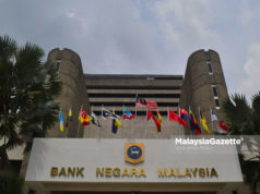 Rizab antarabangsa Bank Negara Malaysia jatuh 2.97 peratus kepada AS$104.7 bilion setakat 29 Jun lalu berbanding AS$107.9 bilion pada 14 Jun.