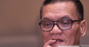 Bekas Menteri Besar Pahang Datuk Seri Adnan Yaakob hari ini, menjelaskan hutang kerajaan negeri dengan kerajaan Persekutuan yang bernilai RM3 bilion bukan disebabkan ketidakcekapan mengurus atau akibat berjoli.