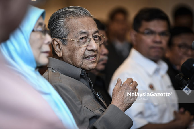 Perdana Menteri yang juga Pengerusi Pakatan Harapan, Tun Dr Mahathir Mohamad bercakap pada sidang media selepas mempengerusikan Mesyuarat Majlis Presiden Pakatan Harapan di Yayasan Kepimpinan Perdana (YKP), Putrajaya. foto HAZROL ZAINAL, 06 JULAI 2018.