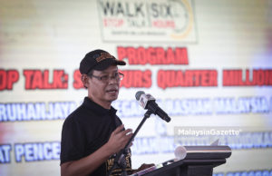 Ketua Pesuruhjaya Suruhanjaya Pencegahan Rasuah Malaysia (SPRM), Datuk Seri Mohd Shukri Abdull berucap pada program Walk Stop Talk di Dataran DBKL, Kuala Lumpur. foto SYAFIQ AMBAK, 07 JULAI 2018