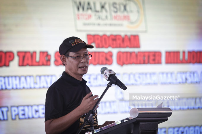 Ketua Pesuruhjaya Suruhanjaya Pencegahan Rasuah Malaysia (SPRM), Datuk Seri Mohd Shukri Abdull berucap pada program Walk Stop Talk di Dataran DBKL, Kuala Lumpur. foto SYAFIQ AMBAK, 07 JULAI 2018
