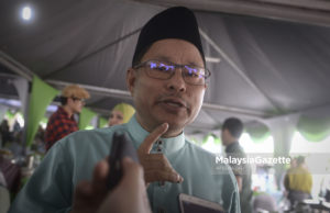 Pengerusi KTMB, Datuk Nawawi Ahmad bercakap kepada media selepas Majlis Rumah Terbuka Hari Raya KTMB di Ibu Pejabat KTMB, Kuala Lumpur. foto AFIQ RAZALI, 10 JULAI 2018.