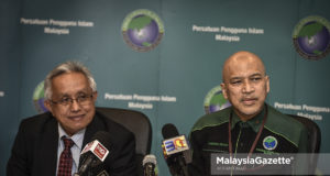 Ketua Aktivis PPIM, Datuk Nadzim Johan bercakap sambil diiringi Ketua Eksekutif PTPTN, Wan Ahmad Wan Yusoff pada sidang media pelancaran program bual bicara Gerakan Kuasa Pengguna Malaysia Kedua di bu Pejabat PPIM, 70X, Jalan Keramat Hujung, Kampung Datuk Keramat, Kuala Lumpur. foto AFFAN FAUZI, 11 JULAI 2018