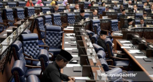 Ahli Parlimen Rembau, Khairy Jamaluddin Abu Bakar dan Ahli Parlimen Kimanis, Datuk Seri Anifah Aman tidak akan dikenakan sebarang tindakan disiplin parti seperti yang diuar-uarkan sebelum ini.