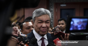 Ahli Parlimen Bagan Datuk merangkap Ketua Pembangkang, Datuk Seri Ahmad Zahid Hamidi bercakap kepada media selepas Sidang Dewan Rakyat di Bangunan Parlimen, Kuala Lumpur. foto HAZROL ZAINAL, 18 JULAI 2018.