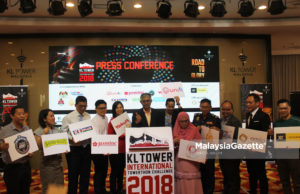 Ketua Pegawai Eksekutif, Menara Kuala Lumpur Sdn Bhd, Yang Berbahagia Datuk Rozlan Mohamed bersama penaja-penaja KL Tower International Towerthon Challenge di Dewan Megaview Banquet, Menara Kuala Lumpur. foto MIRZA HASIM 18 JULAI 2018