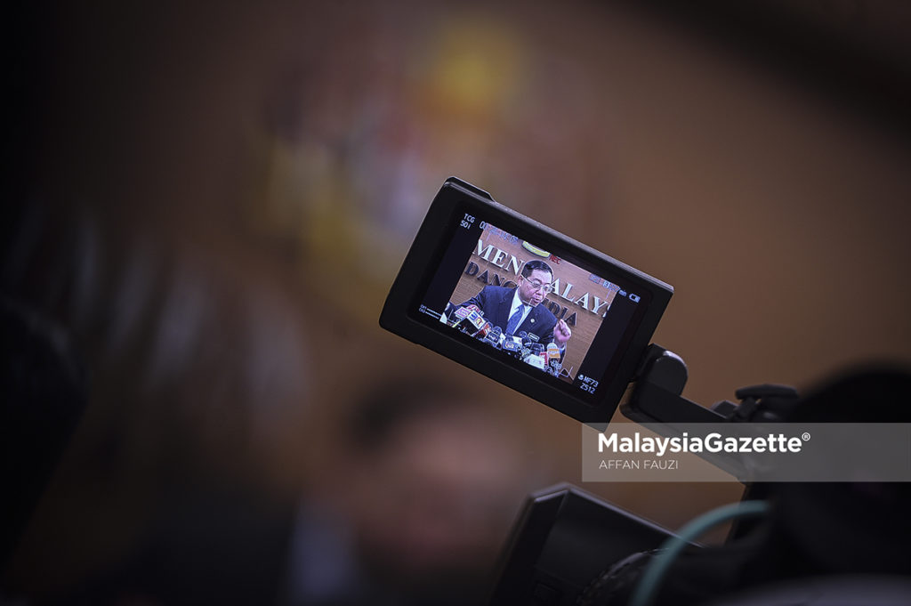 Menteri Kewangan, Lim Guan Eng pada sidang media di lobi Parlimen, Kuala Lumpur. foto AFFAN FAUZI, 19 JULAI 2018