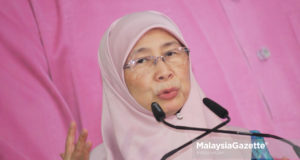 Timbalan Perdana Menteri Malaysia Datuk Seri Dr. Wan Azizah Ismail bercakap semasa Majlis Rumah Terbuka Hari Raya Aidilfitri di Padang Perbandaran Ampang Jaya, Kuala Lumpur. foto MIRZA HASIM, 21 JULAI 2018