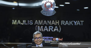 Menteri Pembangunan Usahawan, Mohd Redzuan Yusof mempengerusikan mesyuarat khas Majlis Amanah Rakyat (MARA) ketika mengadakan lawatan kerja ke MARA di Bilik Gerakan, Ibu Pejabat Mara, Kuala Lumpur. foto AFFAN FAUZI, 23 JULAI 2018.