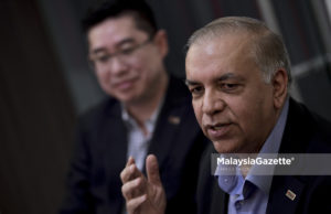 Ahli Majlis Persatuan Peruncit Malaysia (MRA), Datuk Wira Ameer Ali Mydin bercakap pada sidang media mengenai isu kasut hitam sekolah di Menara UOA, Bangsar, Kuala Lumpur. foto FAREEZ FADZIL, 23 JULAI 2018