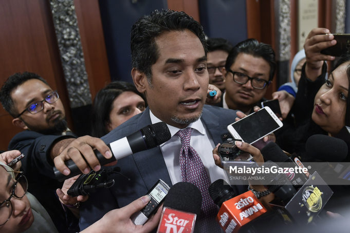 Ahli Parlimen Rembau, Khairy Jamaluddin bercakap kepada media pada Sidang Dewan Rakyat di Bangunan Parlimen, Kuala Lumpur. foto SYAFIQ AMBAK, 24 JULAI 2018.