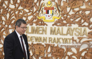 Menteri Luar Negeri, Datuk Saifuddin Abdullah ketika menghadiri sesi perbahasan di Dewan Rakyat, Bangunan Parlimen, Kuala Lumpur. foto FAREEZ FADZIL, 25 JULAI 2018