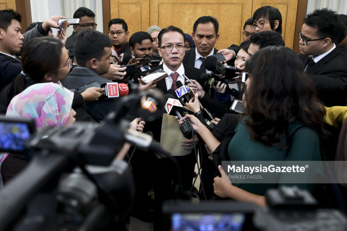 Menteri di Jabatan Perdana Menteri (Undang-Undang), Datuk Liew Vui Keong bercakap kepada media ketika menghadiri sesi perbahasan di Dewan Rakyat, Bangunan Parlimen, Kuala Lumpur. foto FAREEZ FADZIL, 25 JULAI 2018
