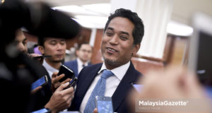 Ahli Parlimen Rembau, Khairy Jamaluddinm Abu Bakar bercakap kepada media ketika menghadiri sesi perbahasan di Dewan Rakyat, Bangunan Parlimen, Kuala Lumpur. foto FAREEZ FADZIL, 25 JULAI 2018.