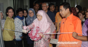 Timbalan Perdana Menteri, Datuk Seri Wan Azizah Wan Ismail merasmikan Galeri Prowell sempena Program Lawatan Turun Padang, di Pusat Latihan Perindustrian dan Pemulihan (PLPP), Selangor. foto MIRZA HASIM, 28 JULAI 2018.