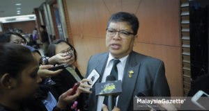 Ahli Parlimen Sungai Petani, Datuk Johari Abdul bercakap kepada media pada Sidang Dewan Rakyat di Bangunan Parlimen, Kuala Lumpur. foto SYAFIQ AMBAK, 30 JULAI 2018