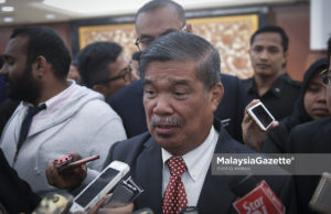 Menteri Pertahanan merangkap Ahli Parlimen Kota Raja, Mohamad Sabu bercakap kepada media pada Sidang Dewan Rakyat di Bangunan Parlimen, Kuala Lumpur. foto SYAFIQ AMBAK, 30 JULAI 2018