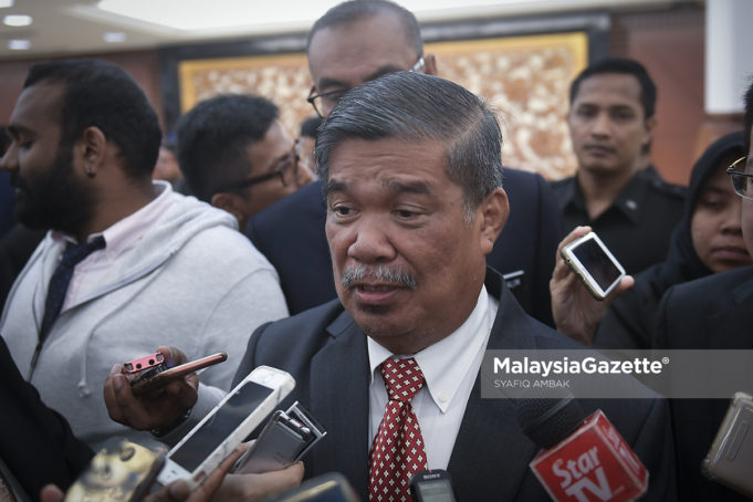 Menteri Pertahanan merangkap Ahli Parlimen Kota Raja, Mohamad Sabu bercakap kepada media pada Sidang Dewan Rakyat di Bangunan Parlimen, Kuala Lumpur. foto SYAFIQ AMBAK, 30 JULAI 2018