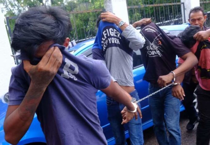 Antara individu yang didakwa di Mahkamah Majistret Johor Bahru kerana bergaduh di sebuah pub dan hospital pada hujung Jun lalu.