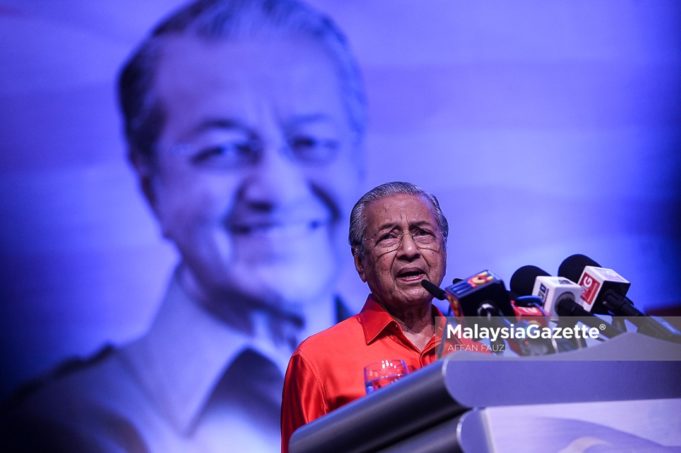 Perdana Menteri, Tun Dr Mahathir Mohamad berucap pada Majlis Malam Kempen Derma Tabung Harapan Persatuan Cina Klang di Pusat Konvensyen Ideal Shah Alam (ODCC), Seksyen 15, Shah Alam. Foto Affan Fauzi, 22 Julai 2018