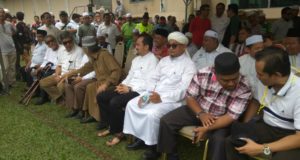 Ketua Penerangan Pas, Nasruddin Hasan bersama Ketua Pergerakan Pemuda UMNO, Datuk Dr. Asyraf Wajdi Dusuki semasa Himpunan yang bertemakan 'Malaysia Baru Pasca PRU-14: Islam Melayu Terancam' itu anjuran gabungan 300 NGO Gerakan Pembela Ummah (Ummah) yang bertempat di padang Kelab Sultan Sulaiman, Kampung Baru, Kuala Lumpur.