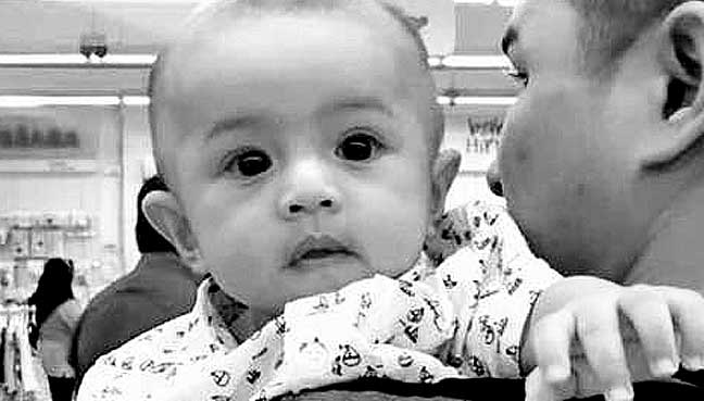 Hasil bedah siasat pakar forensik Hospital Kuala Lumpur mendapati punca kematian bayi Adam Rayqal Mohd Sufi akibat pendarahan dalaman di bahagian otak dan kesan retak di bahagian tempurung kepala.