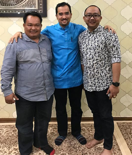 Dr Asraf Wajdi bersama Busiau Ampirak (kanan) dan Bobby Balang (kiri) dalam lawatannya berjumpa barisan kepimpinan Pemuda UMNO Sabah.