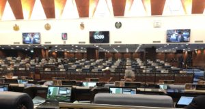 Ketua Pergerakan Wanita UMNO Malaysia, Datuk Noraini Ahmad berkata, ketika Barisan Nasional (BN) di pihak kerajaan sebelum ini, mereka tidak pernah bertindak meninggalkan dewan sehingga semua kerusi kosong.