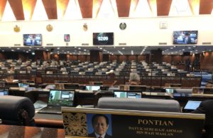 Ketua Pergerakan Wanita UMNO Malaysia, Datuk Noraini Ahmad berkata, ketika Barisan Nasional (BN) di pihak kerajaan sebelum ini, mereka tidak pernah bertindak meninggalkan dewan sehingga semua kerusi kosong.