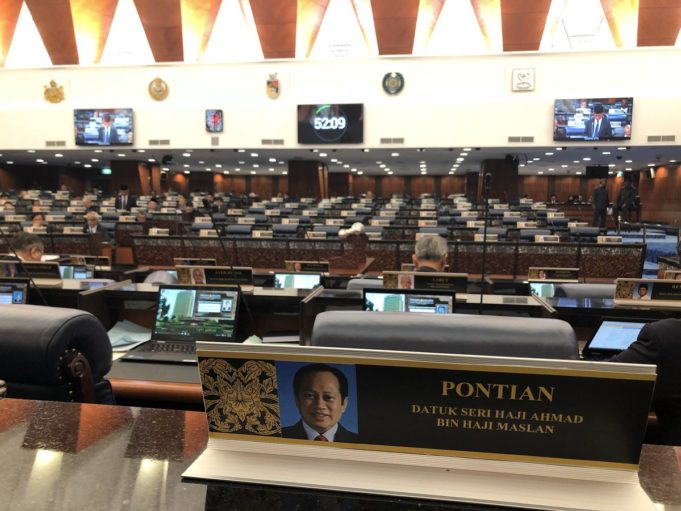 Ketua Pergerakan Wanita UMNO Malaysia, Datuk Noraini Ahmad berkata, ketika Barisan Nasional (BN) di pihak kerajaan sebelum ini, mereka tidak pernah bertindak meninggalkan dewan sehingga semua kerusi kosong.