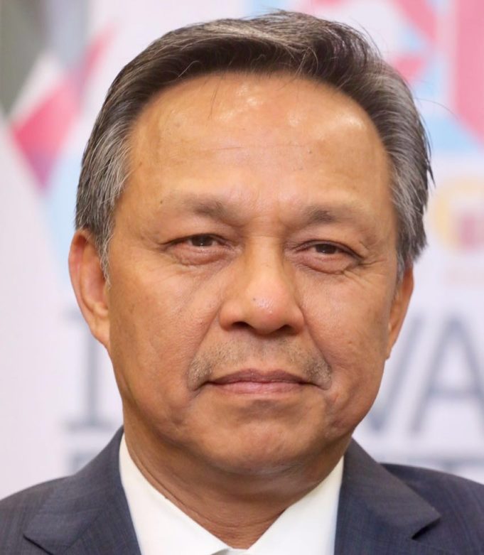Ketua Pembangkang Johor Datuk Ir Hasni Mohammad berkata kerajaan negeri sepatutnya membuat kajian terlebih dahulu berhubung perkara itu biar pun mahu menunaikan janji yang dibuat Pakatan Harapan pada Pilihan Raya Umum Ke-14 (PRU14).